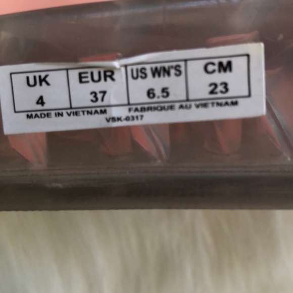 Puma FENTY Ladies Clear Jelly Slides Size 6.5 - Picture 9 of 9